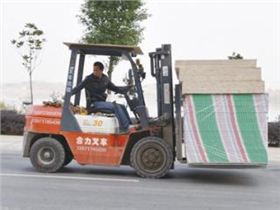 倒車叉車.jpg