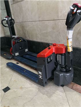 電動(dòng)搬運(yùn)車 電動(dòng)搬運(yùn)車