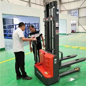 揚州電動堆高車