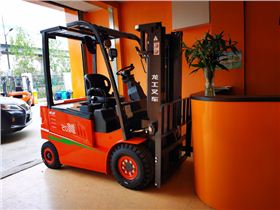 江北龍工電動(dòng)叉車