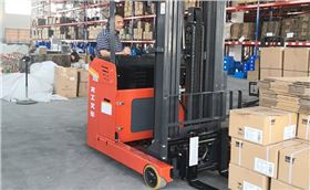 前移式電動叉車