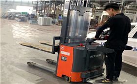 無錫電動堆高車