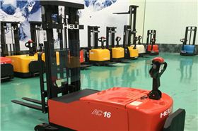 合力叉車電動(dòng)堆高車