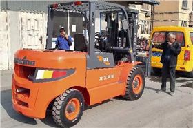 小五噸龍工叉車(chē)