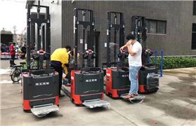 電動(dòng)堆高車