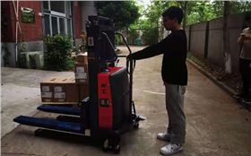 半電動堆高車 半電動堆高車