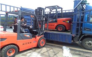 紅太陽裝飾市場(chǎng)的經(jīng)營者喜歡采購龍工叉車