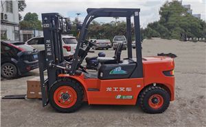 南京江北某電氣設(shè)備公司一次購置2臺(tái)龍工油改電叉車