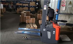 無(wú)錫電動(dòng)堆高車