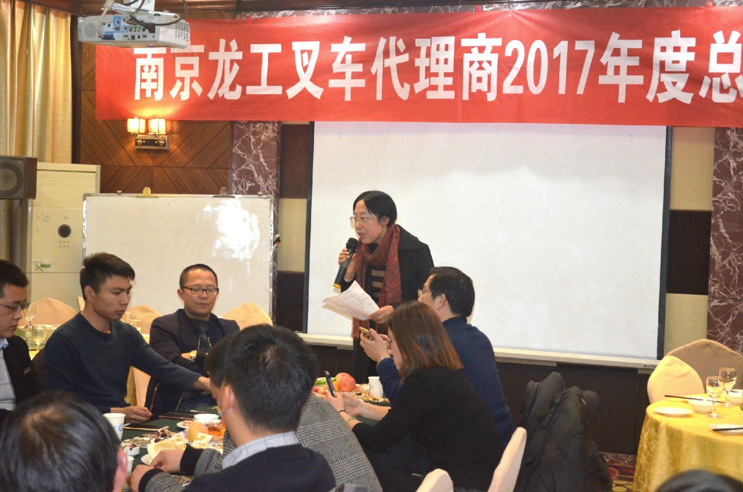 圖為董事長戴維發(fā)言