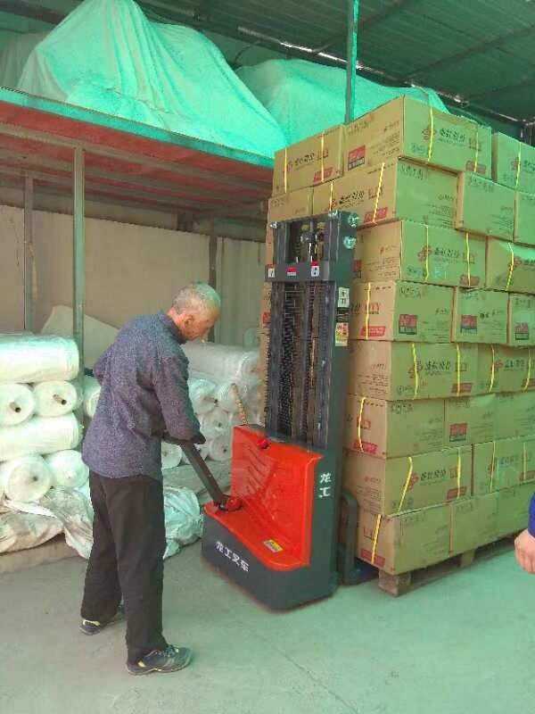 電動(dòng)堆高車