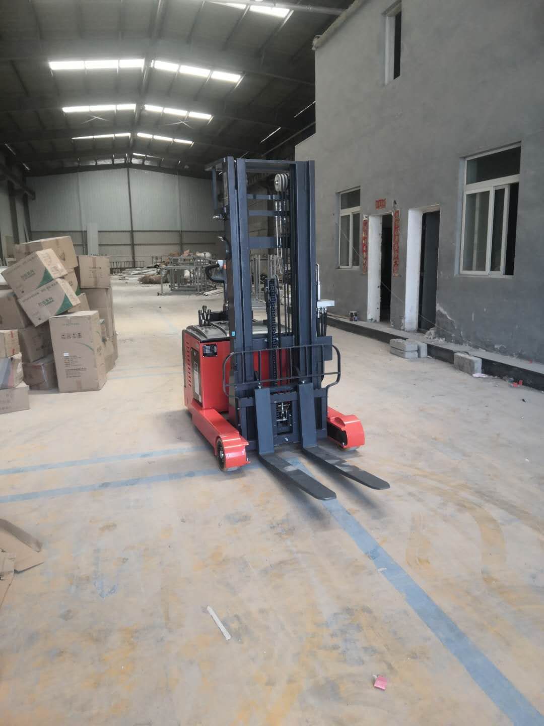 龍工電動(dòng)前移式叉車