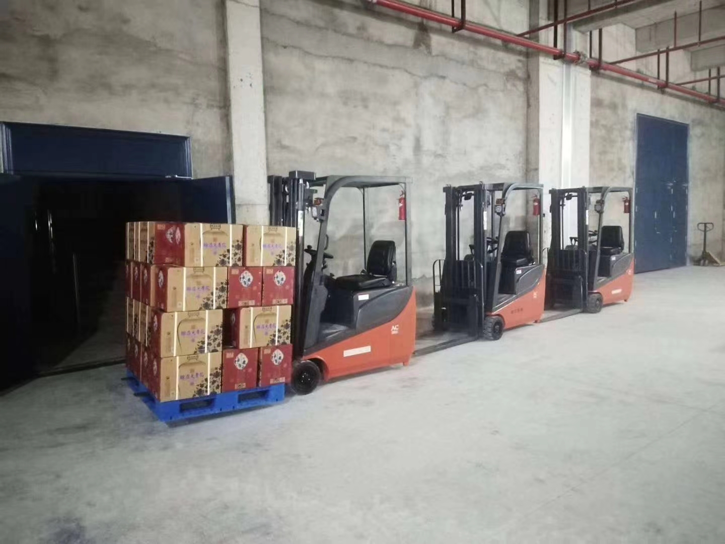 座駕式電動(dòng)堆高車(chē)