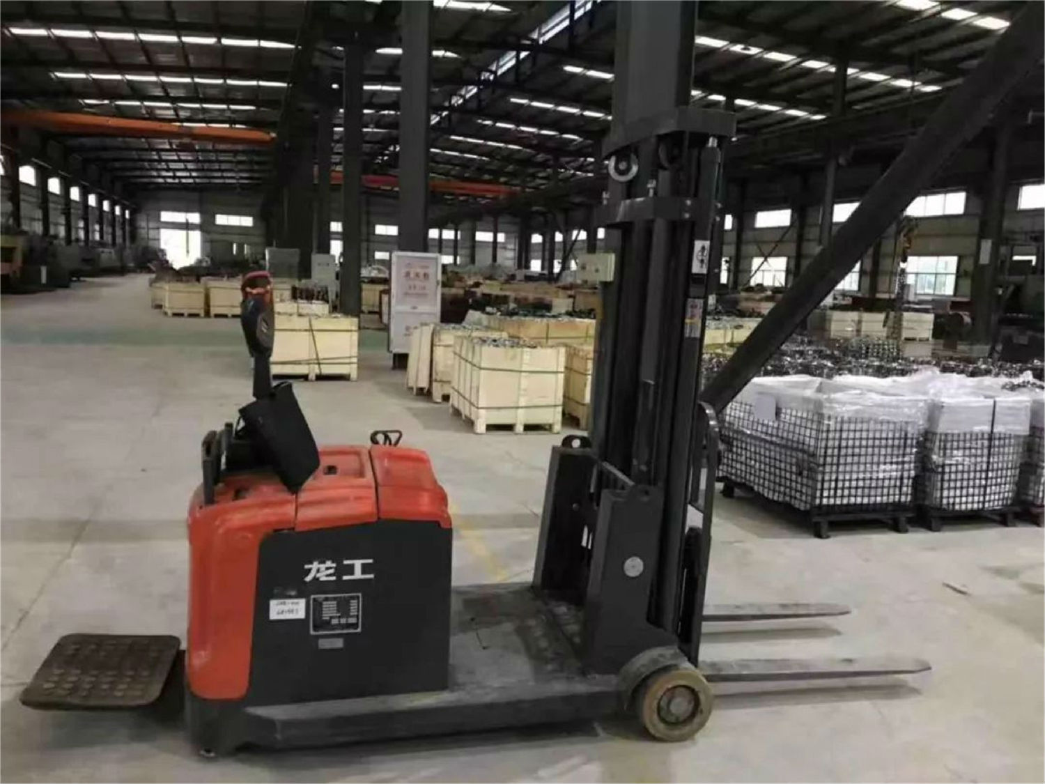 全電動平衡重式電動堆高車