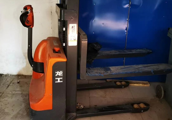 電動(dòng)堆高車