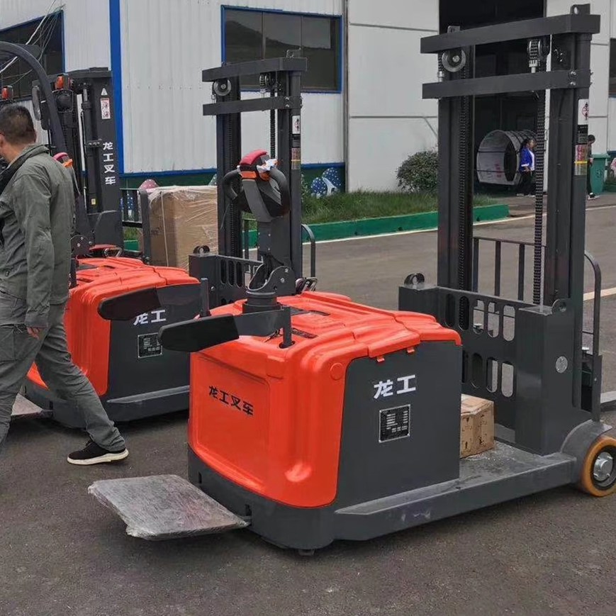 龍工電動(dòng)堆高車