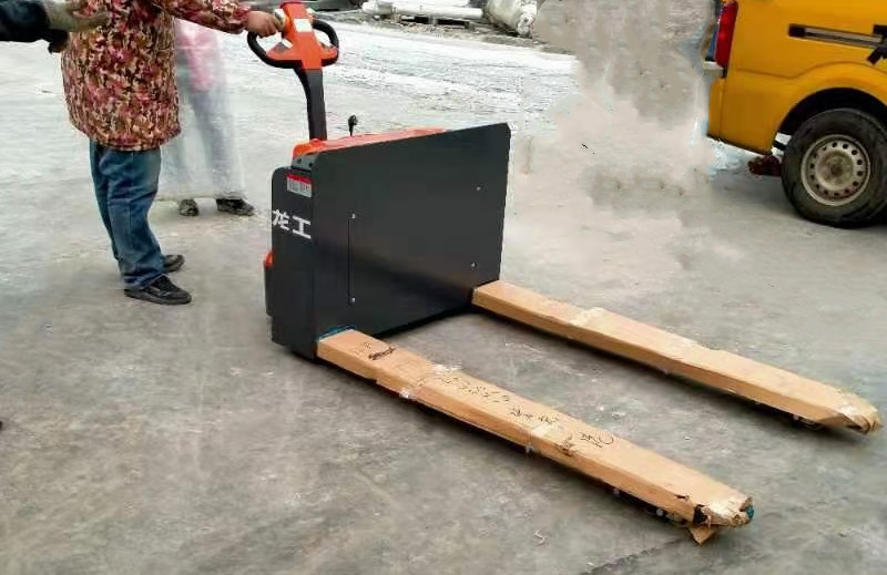 工地電動搬運(yùn)車