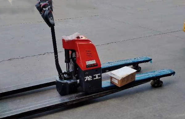 工地電動搬運(yùn)車