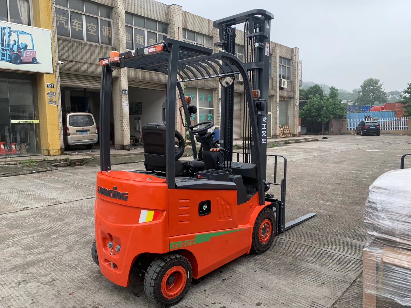 南京龍工電動(dòng)叉車