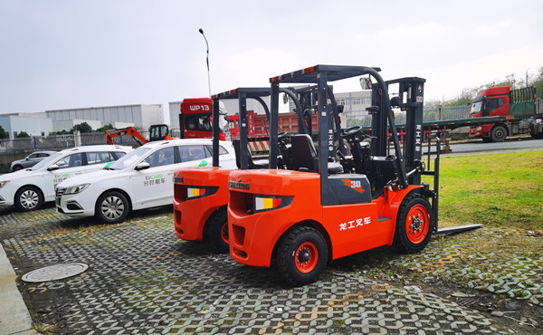 龍工叉車早期發(fā)展歷程