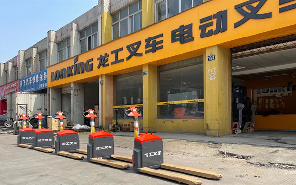 李總來了就說，就是這款電動搬運車了