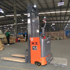 一臺南京電動堆高車裝燈的經(jīng)歷