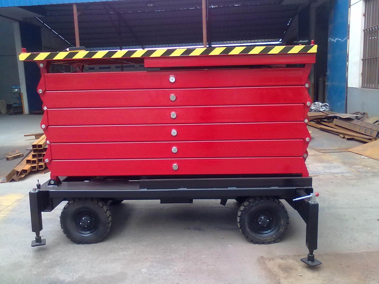 剪叉式高空作業(yè)升降平臺(tái)