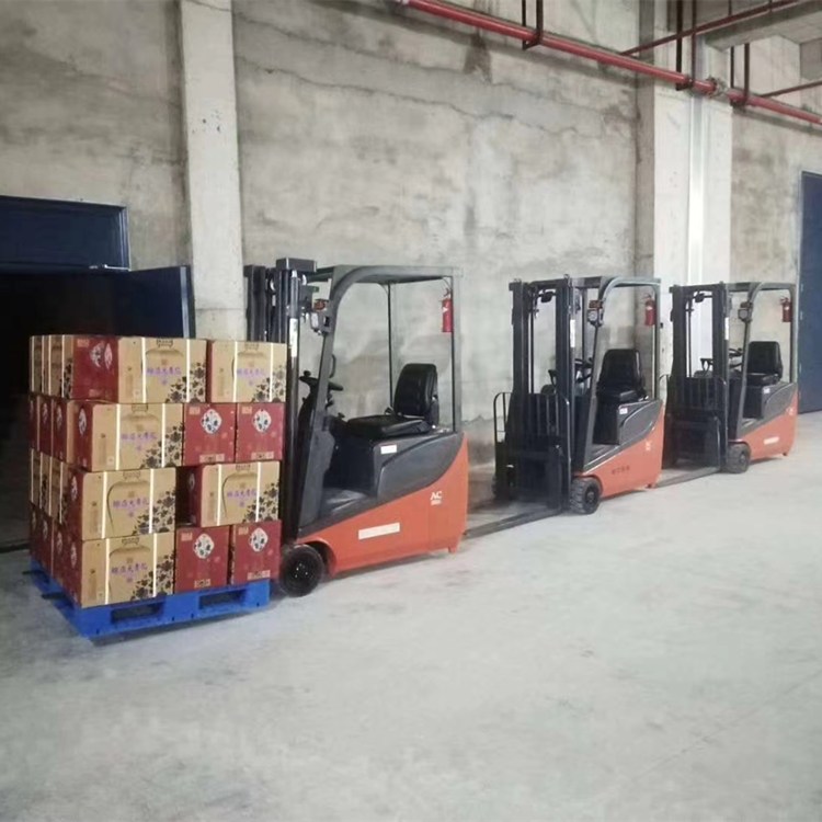 三支點(diǎn)電動堆高車-座駕式電動堆高車