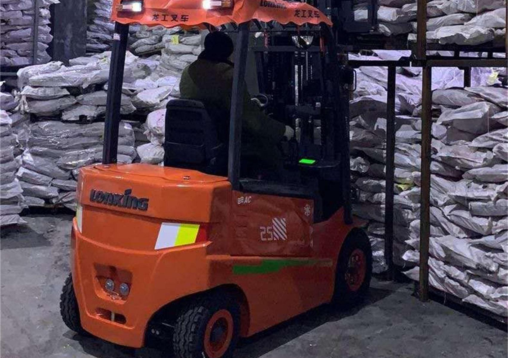 冷庫(kù)電瓶叉車-龍工冷庫(kù)電動(dòng)叉車